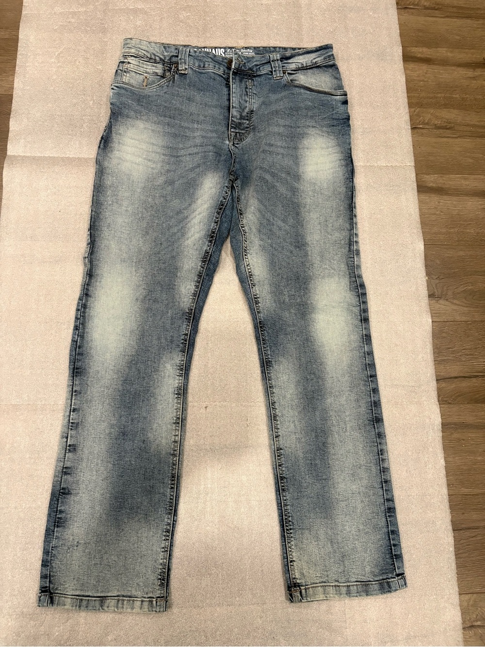 Men's Light Wash Blue Jeans - Classic Straight Fit